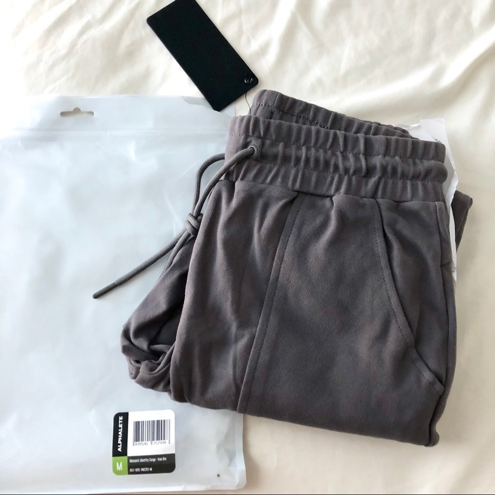 Alphalete Identity Cargo Joggers